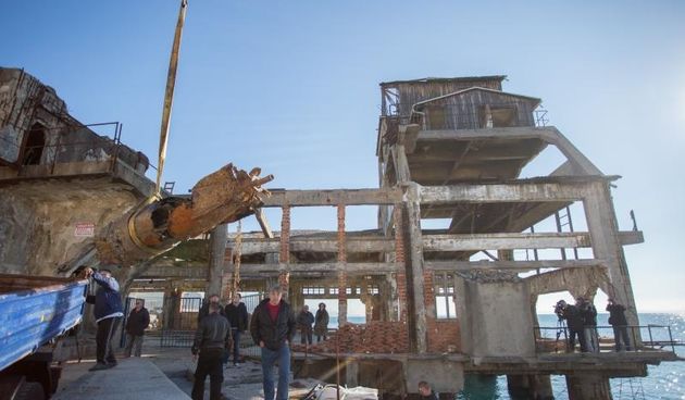 Specijalna policija Ajkule u podrucju ispred lansirne stanice tvornice Torpedo izvukla je s morskog dna jos jedan primjerak torpeda. I ovaj ce primjerak preuzeti Muzej grada Rijeke i uvrstiti ga u svoju Zbirku. Photo: Nel Pavletic/PIXSELL
