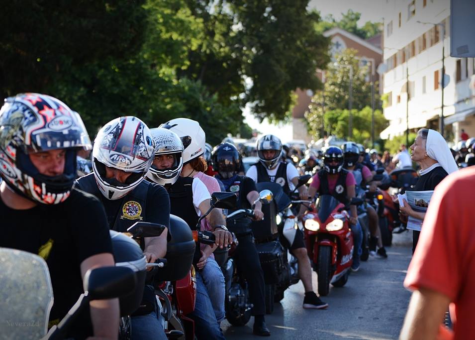 Defile bajkera ulicama Zadra u povodu 10. rođendana Moto kluba Beštije. Foto: Jadra NeveraZD Defile bajkera ulicama Zadra u povodu 10. rođendana Moto kluba Beštije. Foto: Jadra NeveraZD