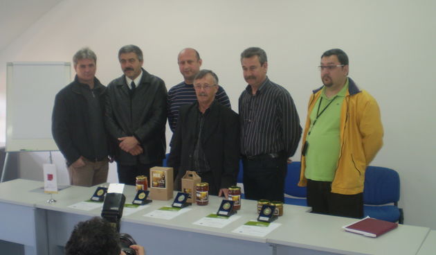 Zadrugari Apisa u Zadra-i