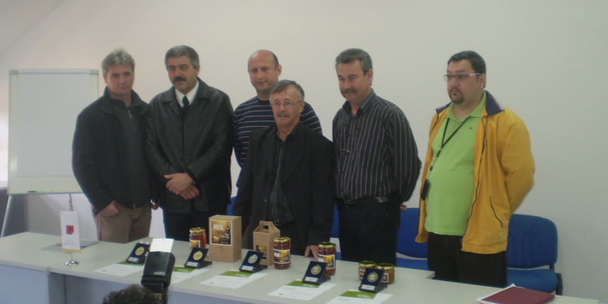 Zadrugari Apisa u Zadra-i Zadrugari Apisa u Zadra-i