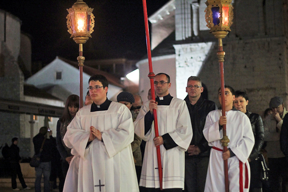 Procesija Velikog petka, 6. travnja 2012. (foto:Saša Čuka) Procesija Velikog petka, 6. travnja 2012. (foto:Saša Čuka)