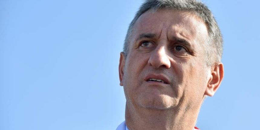 Tomislav Karamarko u sklopu kampanje Domoljubne koalicije obišao luku Gaženica Tomislav Karamarko u sklopu kampanje Domoljubne koalicije obišao luku Gaženica