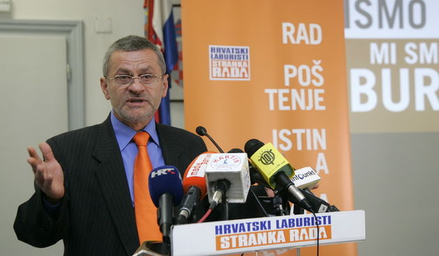 Zagreb, 191011
Tribina grada Zagreba, Kaptol 27
Hrvatski laburisti – Stranka rada predstavili su program “Plan A” u povodu izlaska na izbore. Predsjednik stranke Dragutin Lesar.
Foto: Ranko Suvar / Cropix