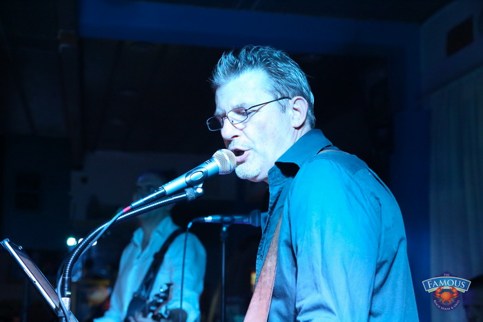 Songbusters i Elena Stella @ Famous Beach Bar & Grill Songbusters i Elena Stella @ Famous Beach Bar & Grill