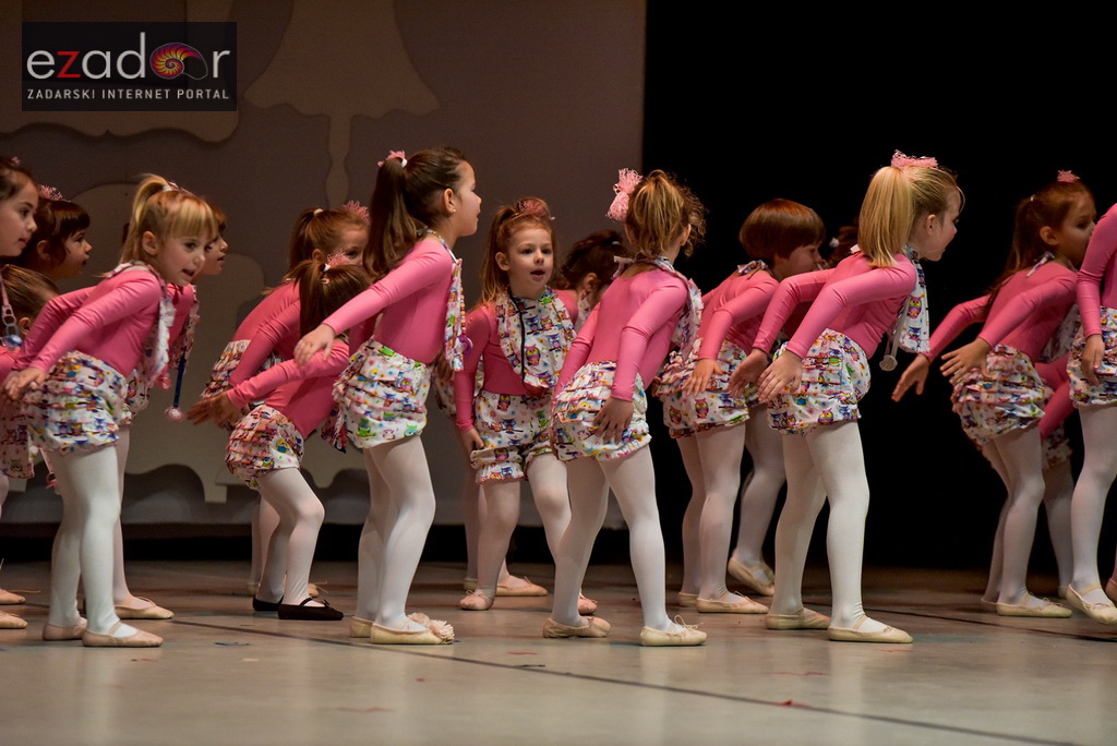 Predstava “Odgojoj” Plesne udruge Gesta u HNK Zadar