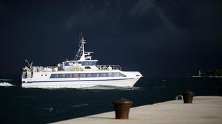 Opis  30.07.2014., Zadar – Ciklona Melisa jutros je na zadarsko podrucje donijela snazno nevrijeme praceno kisom i grmljavinom. Photo: Filip Brala/PIXSELL Autor  Filip Brala/PIXSELL Ključne riječi  ciklona, melisa, fronta, kisa, nevrijeme