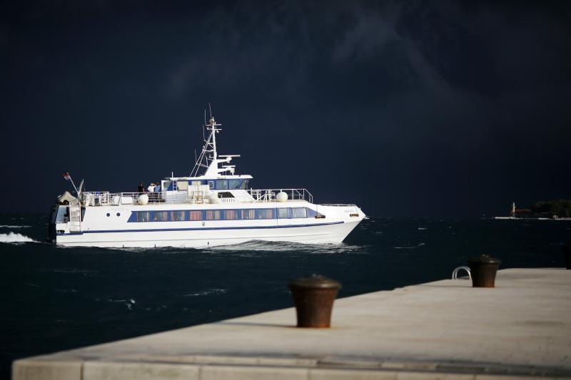 Opis  30.07.2014., Zadar – Ciklona Melisa jutros je na zadarsko podrucje donijela snazno nevrijeme praceno kisom i grmljavinom. Photo: Filip Brala/PIXSELL Autor  Filip Brala/PIXSELL Ključne riječi  ciklona, melisa, fronta, kisa, nevrijeme