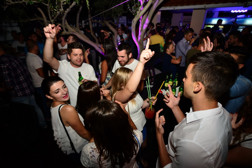 Nostromo & Vagabundo Vir: DJ Djuka i Led robot Nostromo & Vagabundo Vir: DJ Djuka i Led robot