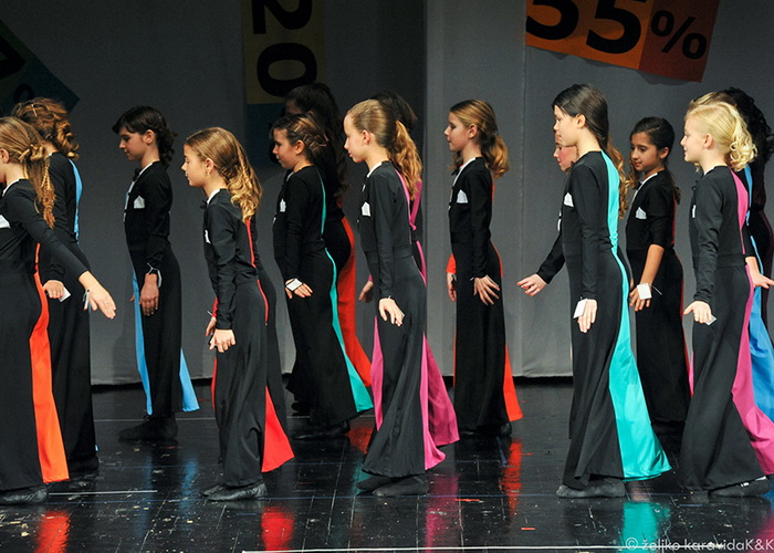 Plesna udruga Gesta: Božićni šoping u SuperOvoj, Foto: Željko Karavida Plesna udruga Gesta: Božićni šoping u SuperOvoj, Foto: Željko Karavida