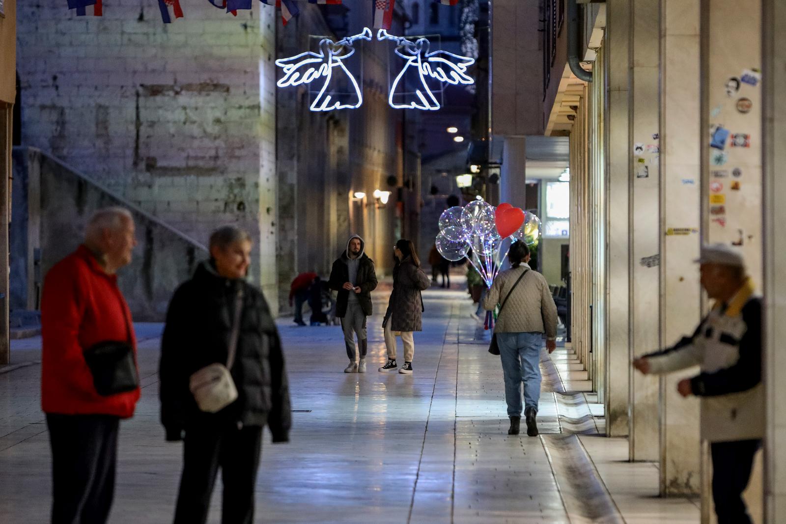 Blagdanske dekoracije u centru Zadra Blagdanske dekoracije u centru Zadra