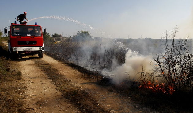 Smokovic, 210911.
Pozar u trokutu izmedju Zemunika, Smokovica i Crnog. Pozar iz zraka gase cetiri kanadera te jedan air-tractor. Gori trava i visoko raslinje, malo borova i malo mlade hrastove sume. 
Foto: Jure Miskovic / CROPIX