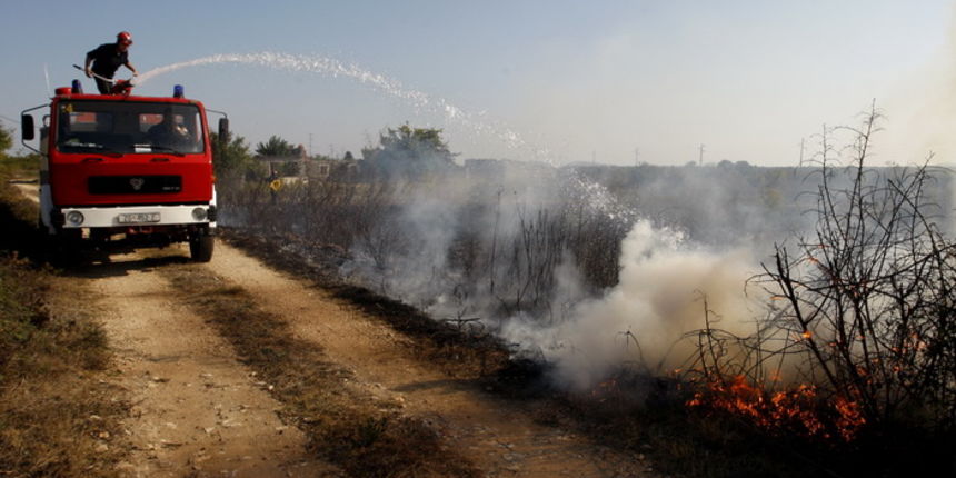 Smokovic, 210911.
Pozar u trokutu izmedju Zemunika, Smokovica i Crnog. Pozar iz zraka gase cetiri kanadera te jedan air-tractor. Gori trava i visoko raslinje, malo borova i malo mlade hrastove sume. 
Foto: Jure Miskovic / CROPIX