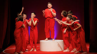 Igrajmo se: Zabranjeno mlađima od 15 strana A