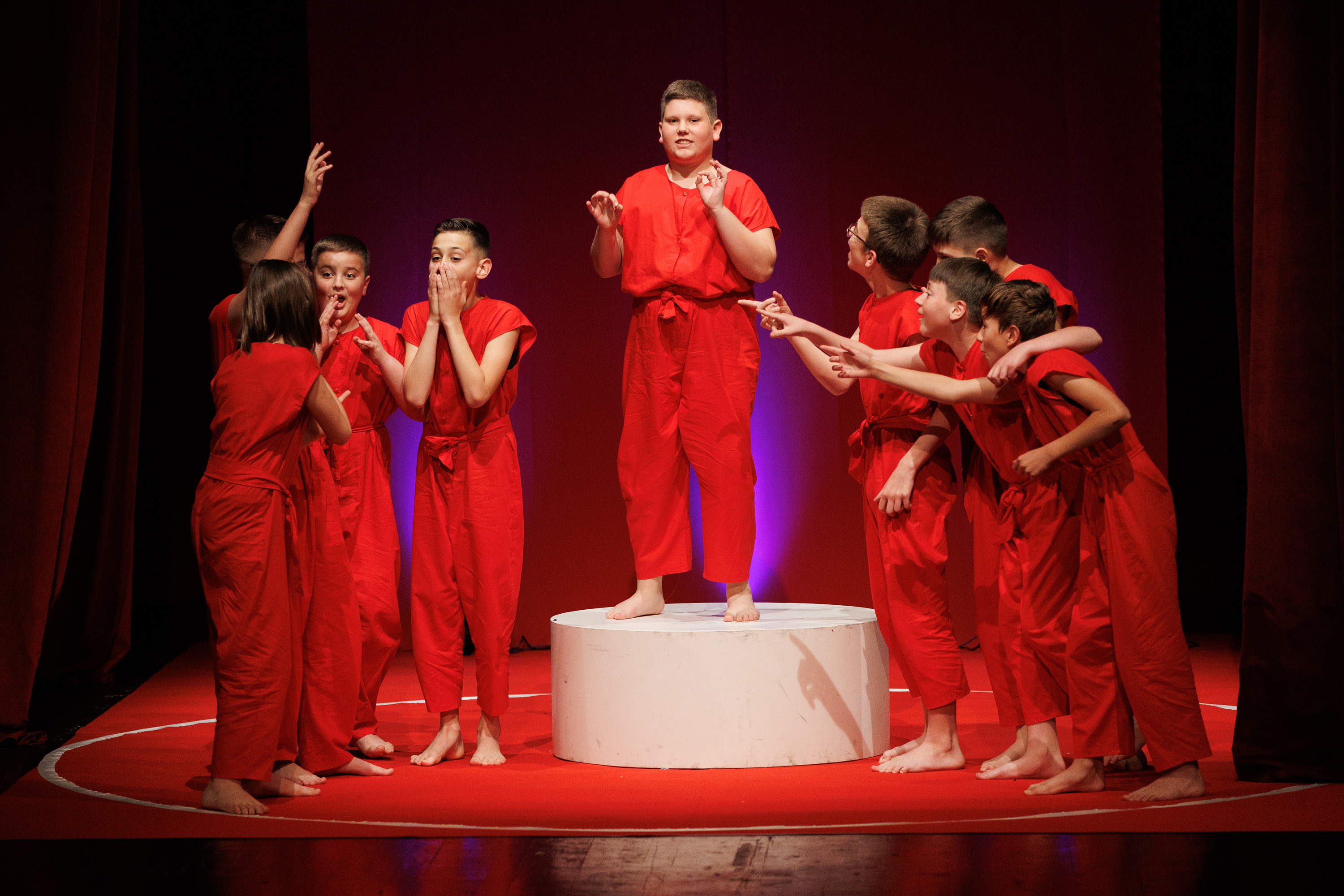 Igrajmo se: Zabranjeno mlađima od 15 strana A