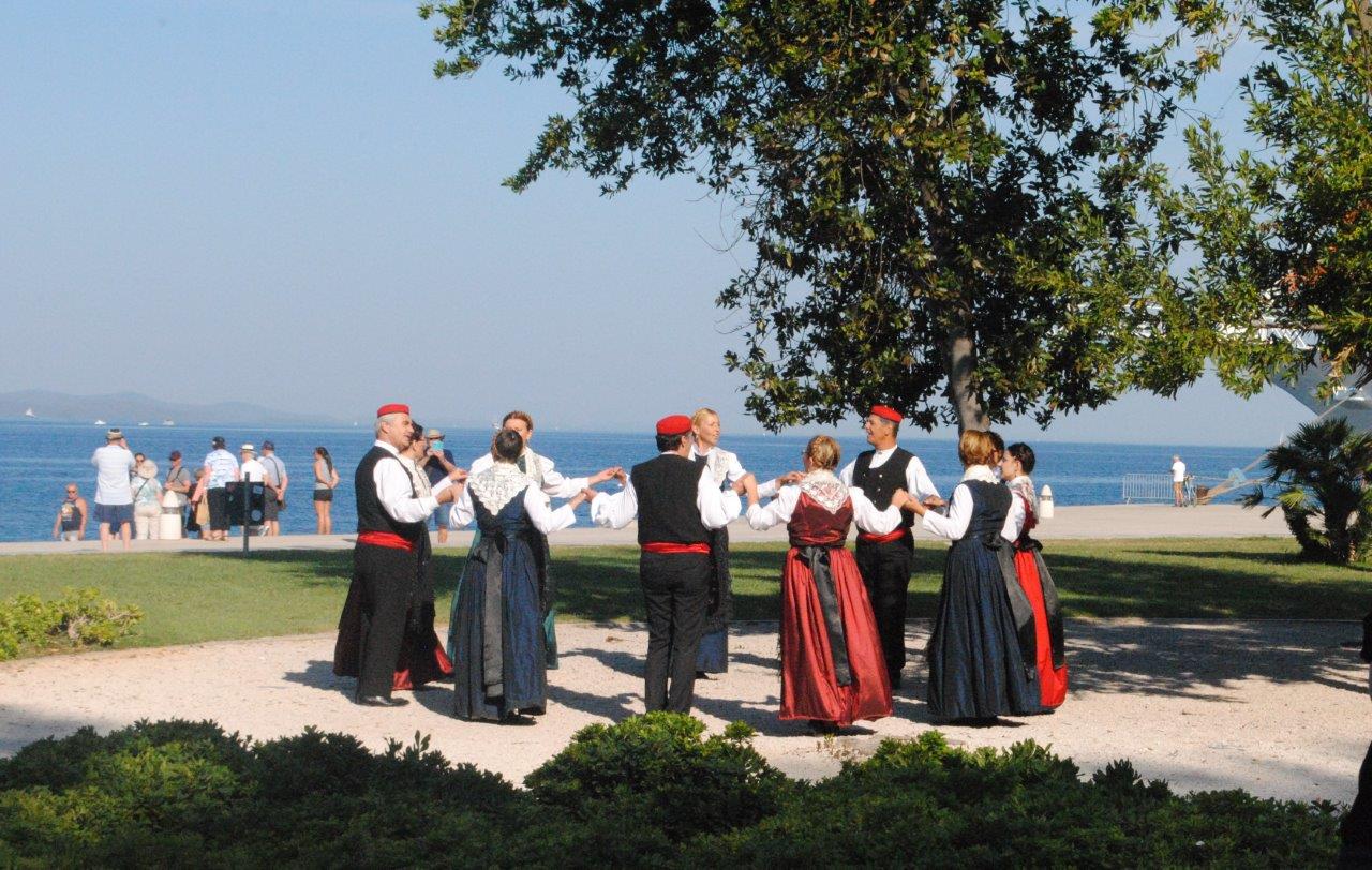 Gradonačelnik Dukić i župan Longin posadili smokvu kod Morskih orgulja