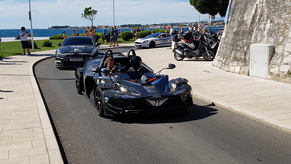 Pink Wing, jedinstvena gastro-turistička karavana luksuznih automobila gostovala je u Zadru na Pozdravu suncu. Foto: Mladen Malik