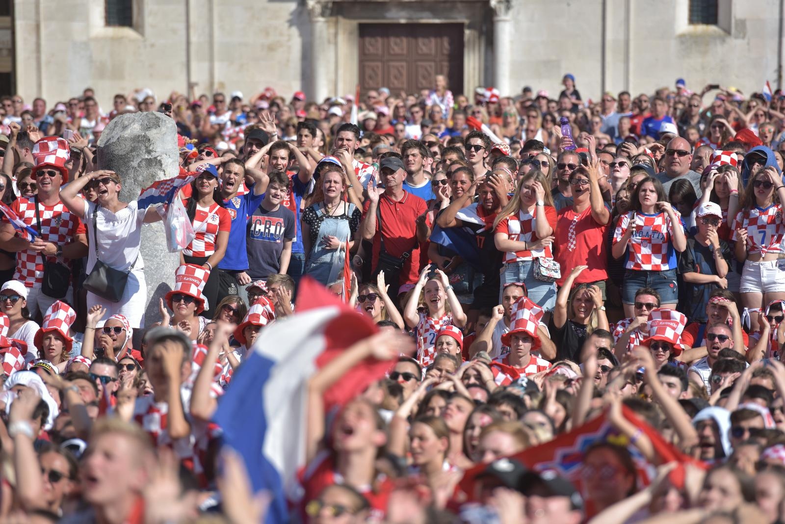 Tisuće Zadrana na Forumu navijalo za Vatrene u finalu Svjetskog prvenstva Tisuće Zadrana na Forumu navijalo za Vatrene u finalu Svjetskog prvenstva