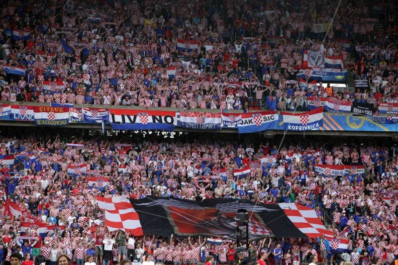 Slavlje igrača i navijača nakon pobjede nad Turskom. Photo: Goran Stanzl/PIXSELL Slavlje igrača i navijača nakon pobjede nad Turskom. Photo: Goran Stanzl/PIXSELL