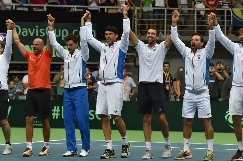 Davis Cup: Fešta nakon pobjede Marina Čilića nad Richardom Gasquetom i osiguranog plasmana u finale Davis Cupa. Photo: Hrvoje Jelavić/PIXSELL