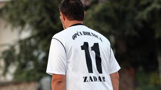 Na Stanovima se uz boćarski turnir održao i revijalni nogometni turnir. Osim prijavljenih ekipa, snage su ponovno odmjeravali liječnici Opće bolnice Zadar i predstavnici poglavarstva Grada Zadra. Na Stanovima se uz boćarski turnir održao i revijalni nogometni turnir. Osim prijavljenih ekipa, snage su ponovno odmjeravali liječnici Opće bolnice Zadar i predstavnici poglavarstva Grada Zadra.