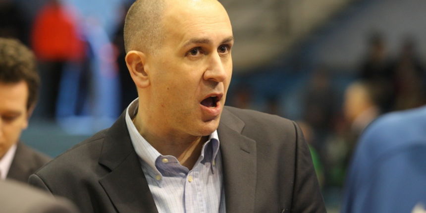 Zadar, 190311. Dvorana Jazine. Kosarkaska utakmica Lige za prvaka izmedju Borika i Cibone Na slici : trener Cibone Drazen Anzulovic Foto : Vladimir Ivanov / CROPIX Zadar, 190311. Dvorana Jazine. Kosarkaska utakmica Lige za prvaka izmedju Borika i Cibone Na slici : trener Cibone Drazen Anzulovic Foto : Vladimir Ivanov / CROPIX