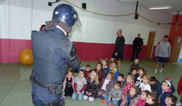 “Ciciban” u posjeti PU zadarskoj: najviše zainteresirali motori i dvorana za treninge policijskih službenika