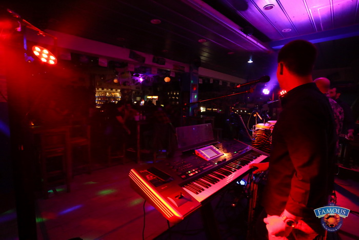 Friday Night Live: Jet Set Band @ Famous Beach Bar & Grill. Foto: Ivan Brčić Friday Night Live: Jet Set Band @ Famous Beach Bar & Grill. Foto: Ivan Brčić