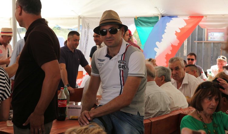 Zadar, 050811.
U Kastel Zegarskom na izletistu Mlinice na Zrmanji druzili su se clanovi aktivisti izborne jedinice sa celnicima Kastavske skupine – Zoranom Milanovicem, Radimirom Cacicem i Silvanom Hreljom.
Na slici: Ante Kotromanovic
Foto: Vladimir Ivano Zadar, 050811.
U Kastel Zegarskom na izletistu Mlinice na Zrmanji druzili su se clanovi aktivisti izborne jedinice sa celnicima Kastavske skupine – Zoranom Milanovicem, Radimirom Cacicem i Silvanom Hreljom.
Na slici: Ante Kotromanovic
Foto: Vladimir Ivano