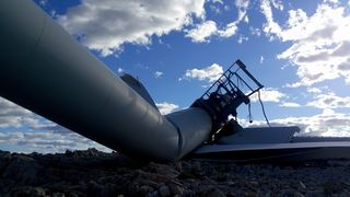 Olujna bura srušila vjetro elektranu na Pagu Olujna bura srušila vjetro elektranu na Pagu