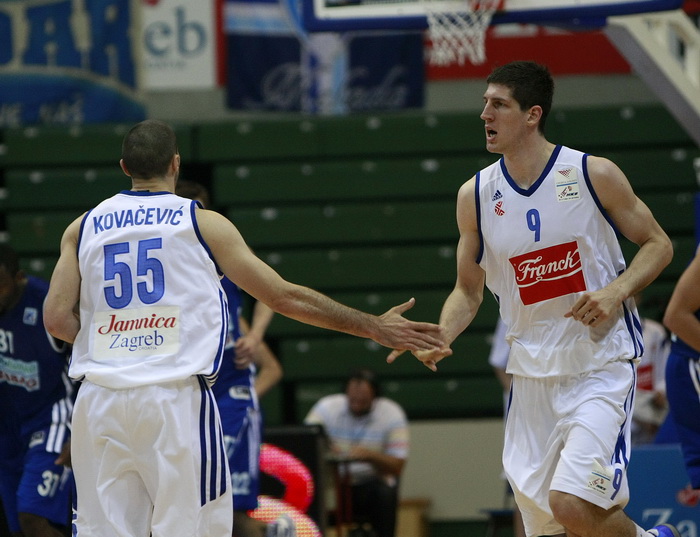 Zagreb, 150512.
KC Drazen Petrovic, Savska cesta.
Prva utakmica polufinala PH za kosarkase Cibona – Zadar.
Na fotografija: Kovacevic i Rudez.
Foto: Ronald Gorsic / CROPIX Zagreb, 150512.
KC Drazen Petrovic, Savska cesta.
Prva utakmica polufinala PH za kosarkase Cibona – Zadar.
Na fotografija: Kovacevic i Rudez.
Foto: Ronald Gorsic / CROPIX