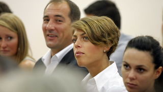 Split, 051010.
Aspira, Visoka skola za sportski menadzment.
Medju upisanim polaznicima skole je Blanka Vlasic, Tina Mihelic, sestre Lucija i Ana Zaninovic, Ivana Brkljacic, Igor Stimac.
Pozdravni govor je odrzao i Zlatko Matesa koji je pozdravio sve prisu Split, 051010.
Aspira, Visoka skola za sportski menadzment.
Medju upisanim polaznicima skole je Blanka Vlasic, Tina Mihelic, sestre Lucija i Ana Zaninovic, Ivana Brkljacic, Igor Stimac.
Pozdravni govor je odrzao i Zlatko Matesa koji je pozdravio sve prisu