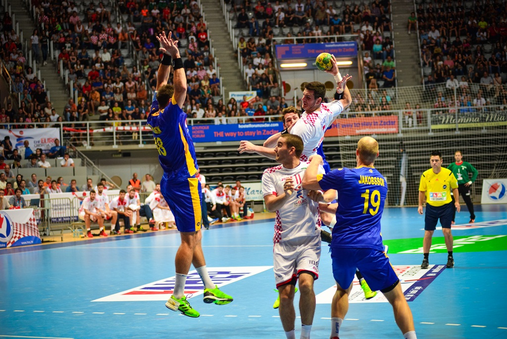 U doista sjajnoj atmosferi koju je stvorilo oko 5000 navijača iz cijele Hrvatske, naši su rukometni reprezentativci remizirali sa Švedskom i to s rezultatom 25-25. Bila je to ‘kaubojima’ pretposljednja pripremna utakmica uoči Olimpijskih igara