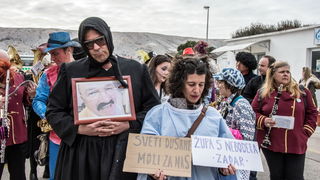 Paški zimski karneval 2017.- Maškarane skupine u karnevalskoj povorci Paški zimski karneval 2017.- Maškarane skupine u karnevalskoj povorci