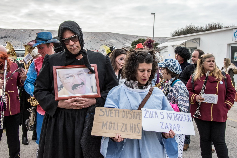 Paški zimski karneval 2017.- Maškarane skupine u karnevalskoj povorci Paški zimski karneval 2017.- Maškarane skupine u karnevalskoj povorci