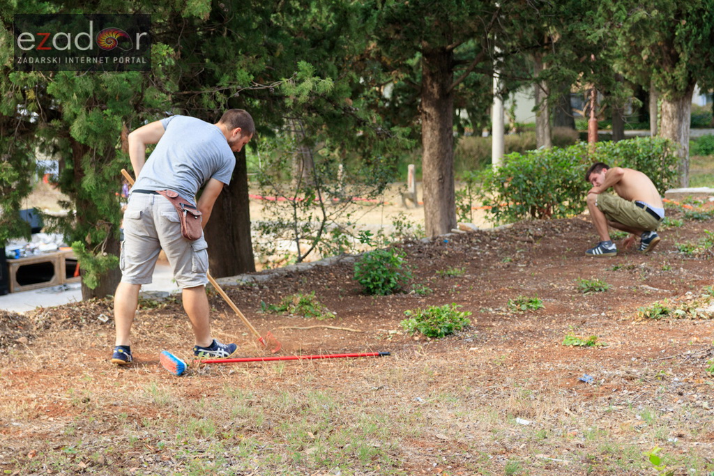 Simboličnim rušenjem zida započeo je urbani festival KvartArt na Voštarnici