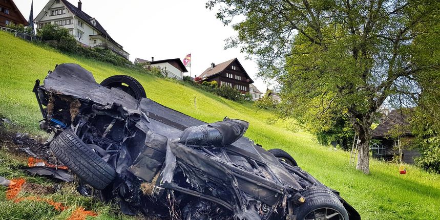 Uništen i izgoren Rimac Concept One kojeg je vozio Richard Hammond Uništen i izgoren Rimac Concept One kojeg je vozio Richard Hammond