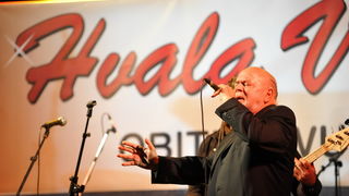 Zadar, 211112
Dvorana Jazine.
Humanitarni koncert za obitelj Vukic iz zadarskih arbanasa koja ce, ukoliko se ne skupe potrebna sredstva, uskoro biti delozirana iz svog doma.
Na fotografiji: Bepo Matesic.
Foto: Luka Gerlanc / CROPIX Zadar, 211112
Dvorana Jazine.
Humanitarni koncert za obitelj Vukic iz zadarskih arbanasa koja ce, ukoliko se ne skupe potrebna sredstva, uskoro biti delozirana iz svog doma.
Na fotografiji: Bepo Matesic.
Foto: Luka Gerlanc / CROPIX