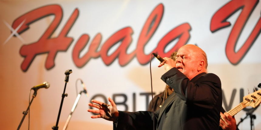 Zadar, 211112
Dvorana Jazine. 
Humanitarni koncert za obitelj Vukic iz zadarskih arbanasa koja ce, ukoliko se ne skupe potrebna sredstva, uskoro biti delozirana iz svog doma.
Na fotografiji: Bepo Matesic.
Foto: Luka Gerlanc / CROPIX