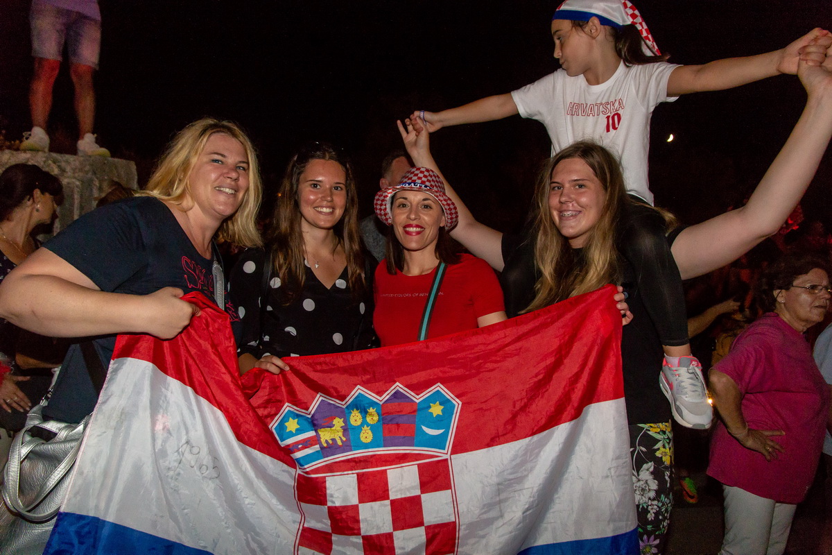 Veličanstven doček četvorice zadarskih Vatrenih od Gradskog mosta do Foruma