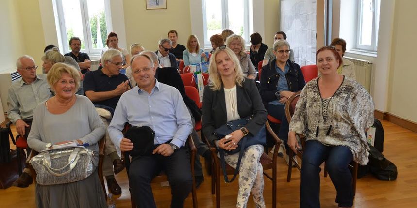 Mani Gotovac, gradonačelnik Novalje Ante Dabo, prof. dr. sc. Vanda Babić i prof. dr. sc Rafaela Božić Mani Gotovac, gradonačelnik Novalje Ante Dabo, prof. dr. sc. Vanda Babić i prof. dr. sc Rafaela Božić