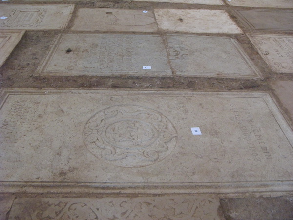 Grobnice u Svetom Frani Grobnice u Svetom Frani