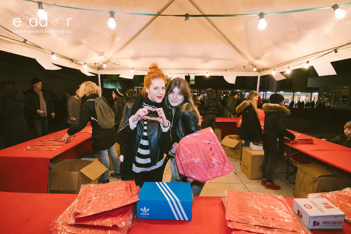 Humanitarni svjetlosni spektakl “Zaželi ljubav 2018.” @ Forum