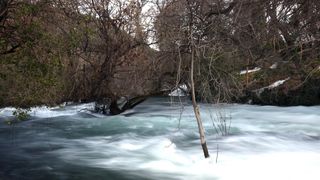 Vjetar raznoseći vodenu pjenu i sitne kapljice stvara poseban ugođaj u NP Krka