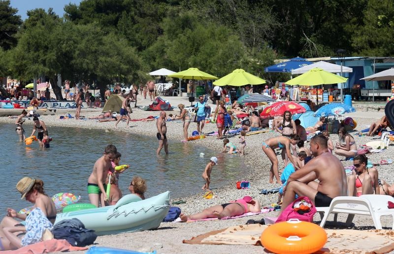Uživanje u ljetu na vodičkim plažama. Photo: Duško Jaramaz/PIXSELL Uživanje u ljetu na vodičkim plažama. Photo: Duško Jaramaz/PIXSELL