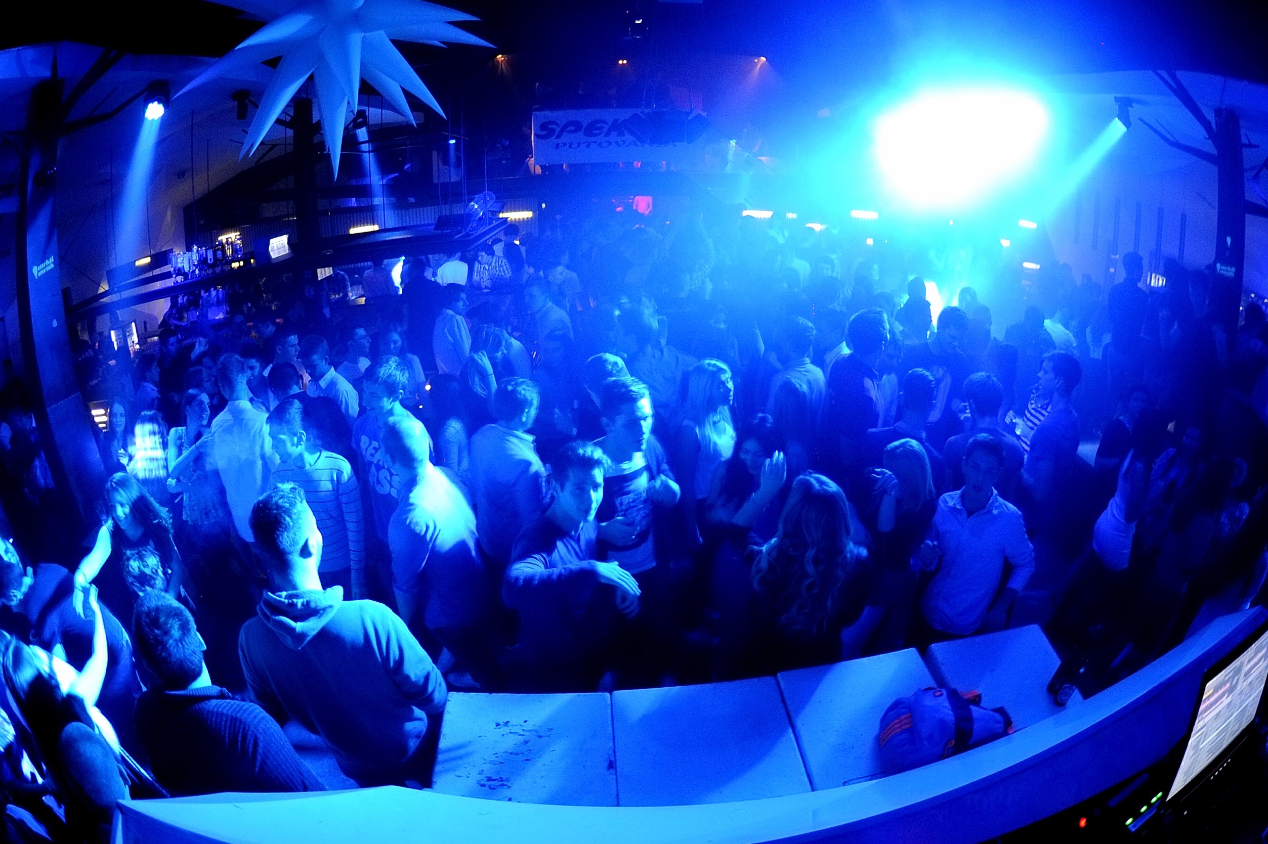 Spektar party u Aquarius klubu