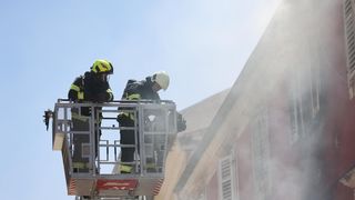 Veliki požar izbio u zgradi na Narodnom trgu Veliki požar izbio u zgradi na Narodnom trgu