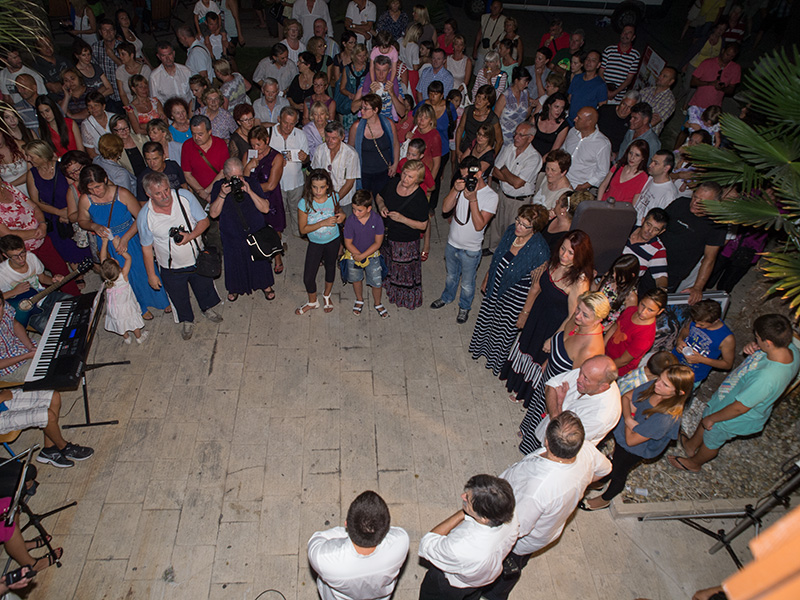 Biograd na moru: Otvorena izložba fotografija “Lunjske masline” Biograd na moru: Otvorena izložba fotografija “Lunjske masline”