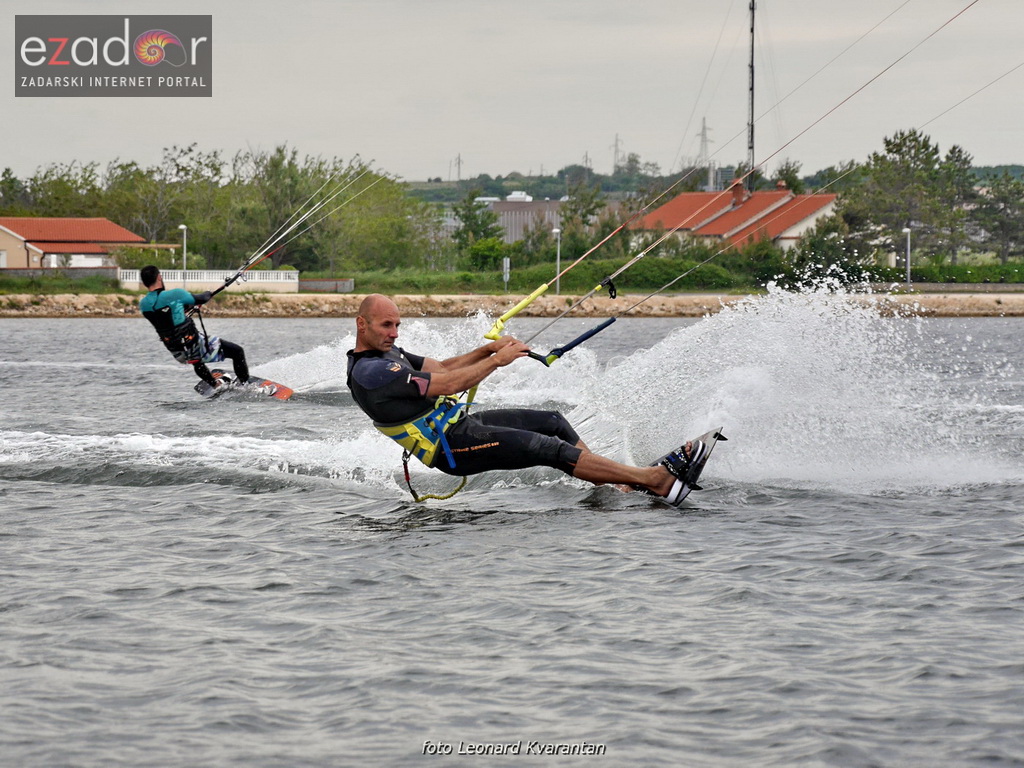 Kiteri guštali u refulima ninske bure Kiteri guštali u refulima ninske bure