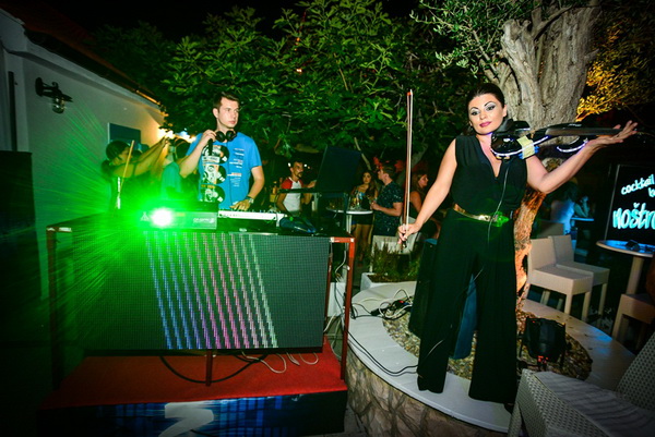 Odlična zabava u Noštromo i Vagabundo barovima na Viru