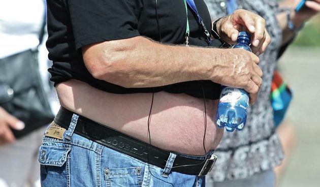 Radi nad prosjecno visokih temperatura za ovo doba godine te zbog jakog sunca gradjani te ostali prolaznici glavnim gradskim trgom odlucili su se za laganiju odjecu.